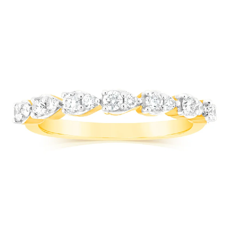 Luminesce Lab Grown 9ct Yellow Gold Ring in 14 Diamonds