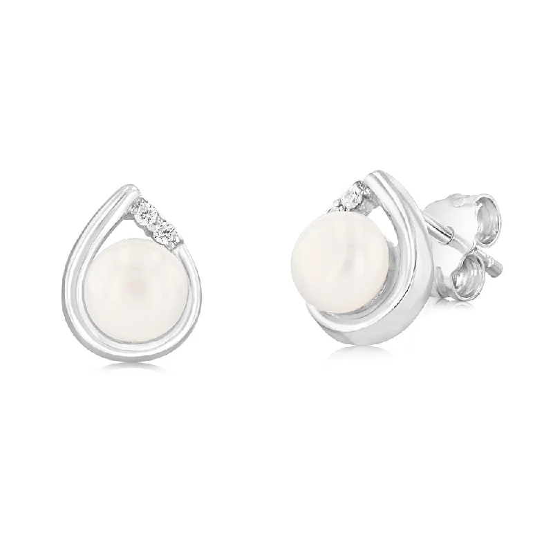 Sterling Silver 5mm Fresh Water Pearl Stud Earrings